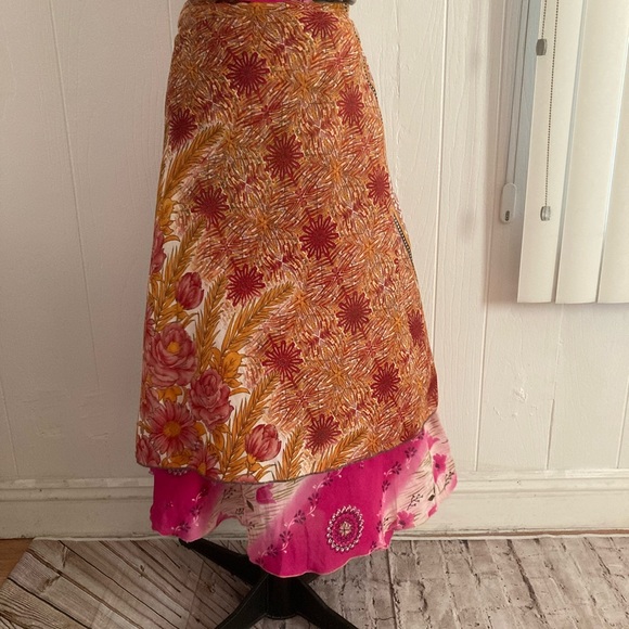 NWOT Iris impressions multiple colors floral wrap skirt - Picture 4 of 8